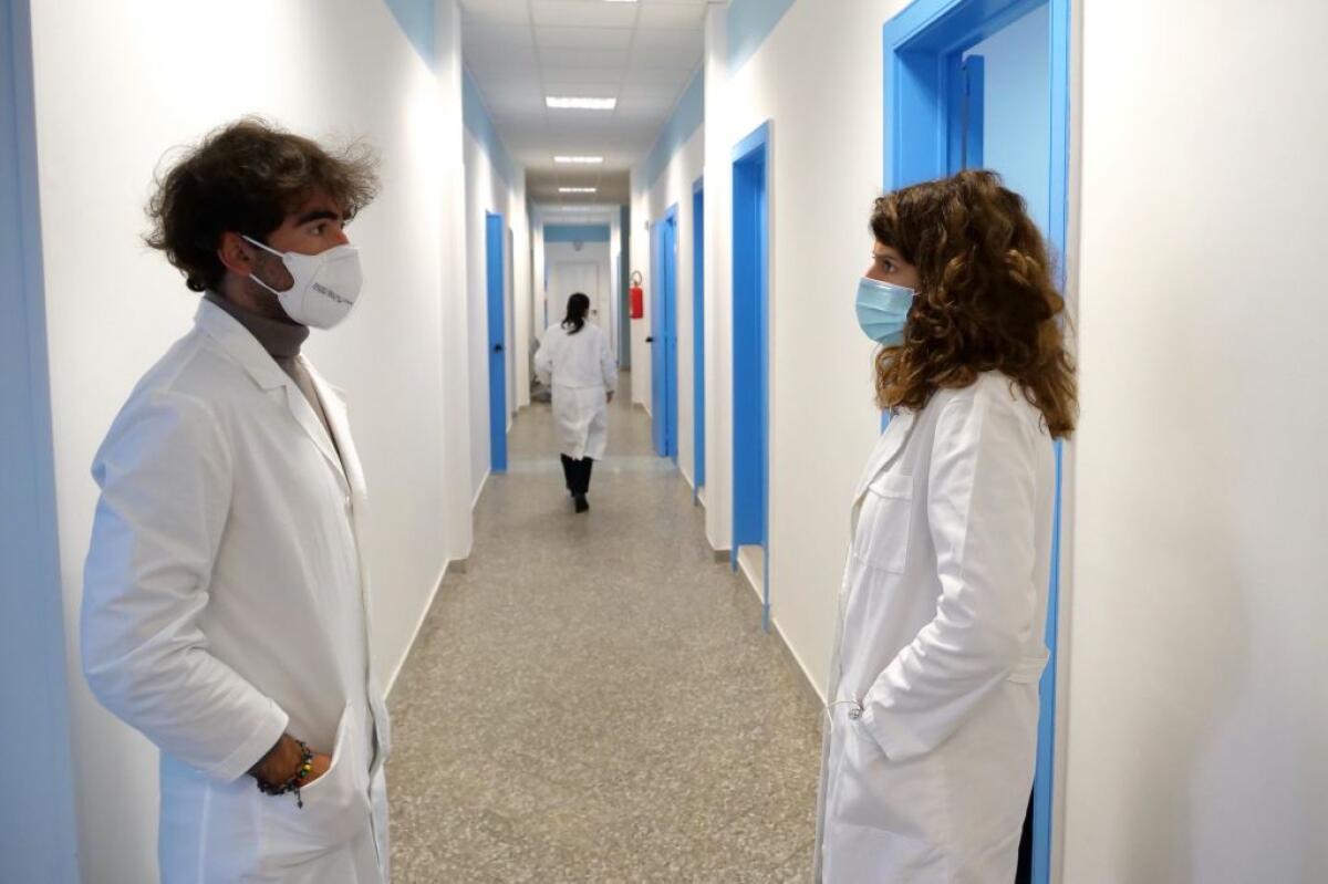 Covid, Positivi in diminuzione ma aumentano decessi, 686 in 7 giorni - 