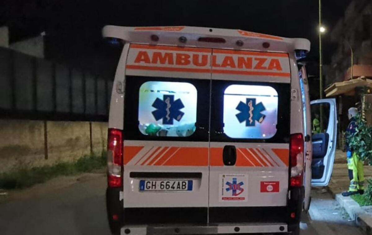 Tensione in un'abitazione, sanitari e carabinieri intervenuti: escluso l'accoltellamento - Immagine repertorio
