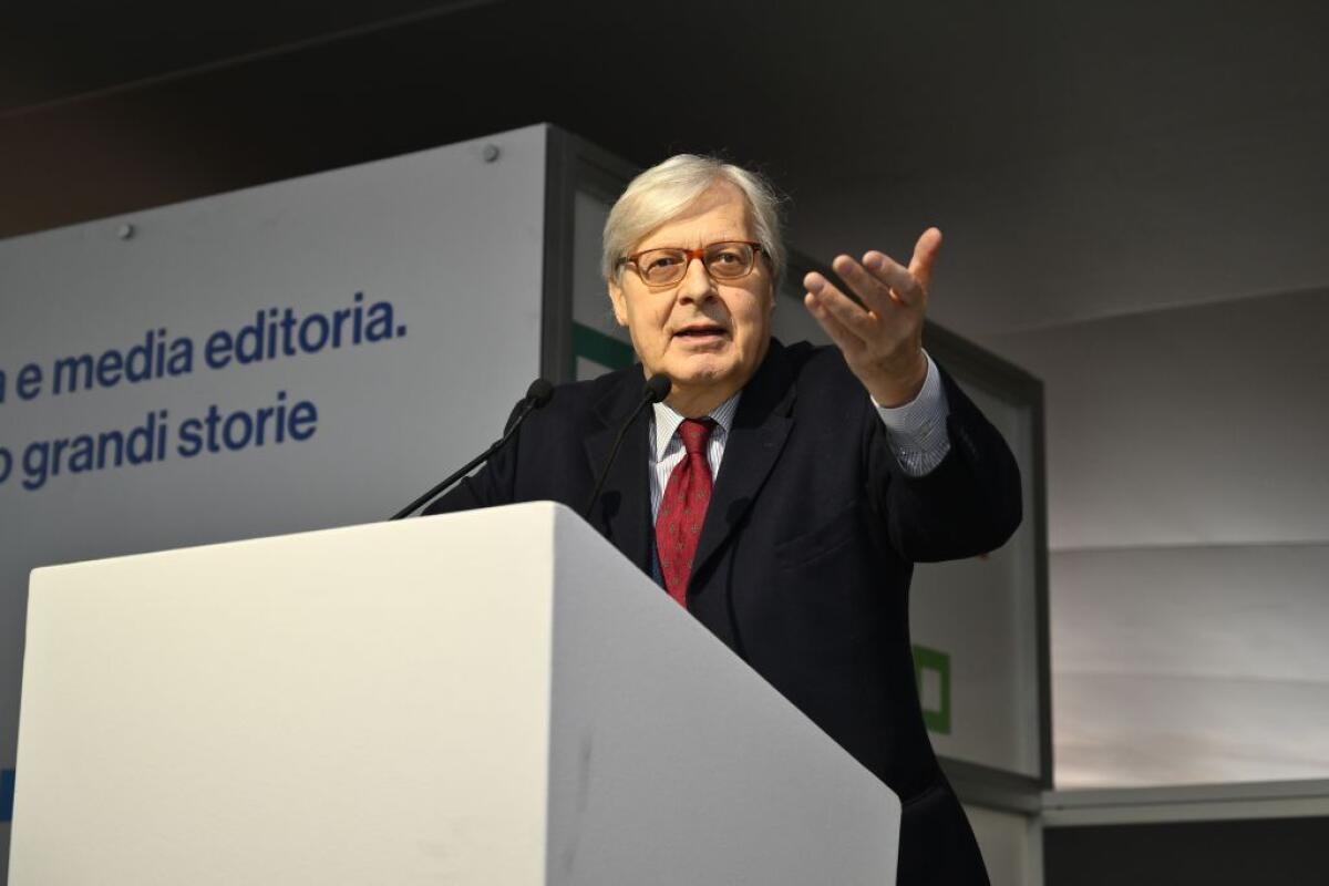 Sgarbi “Vincolare lo di stadio San Siro, abbatterlo è insensato” - 