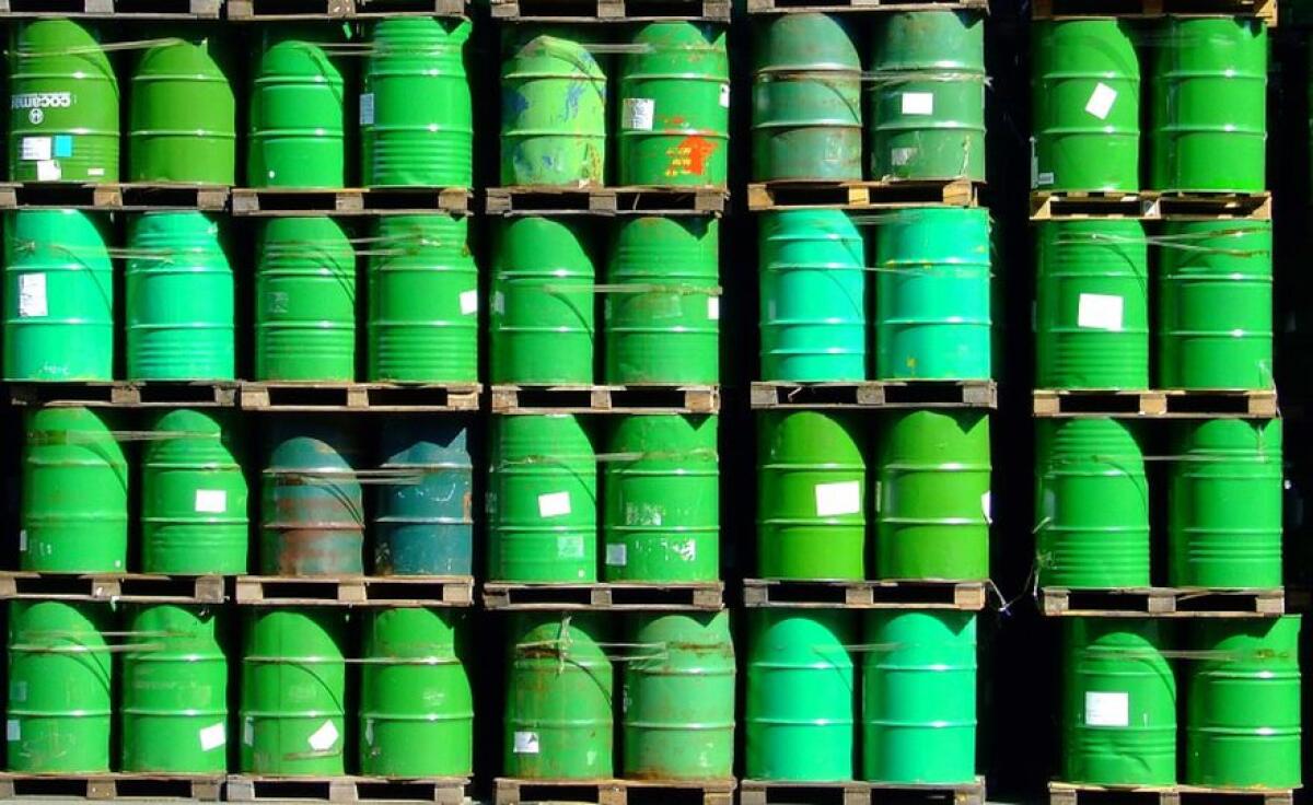 Ucraina, Ue fissa price cap a 60 dollari per il petrolio russo - 