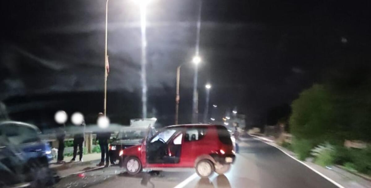Incidente sul lungomare Federico II, impatto tra auto: feriti trasferiti in ospedale - L'incidente sul lungomare