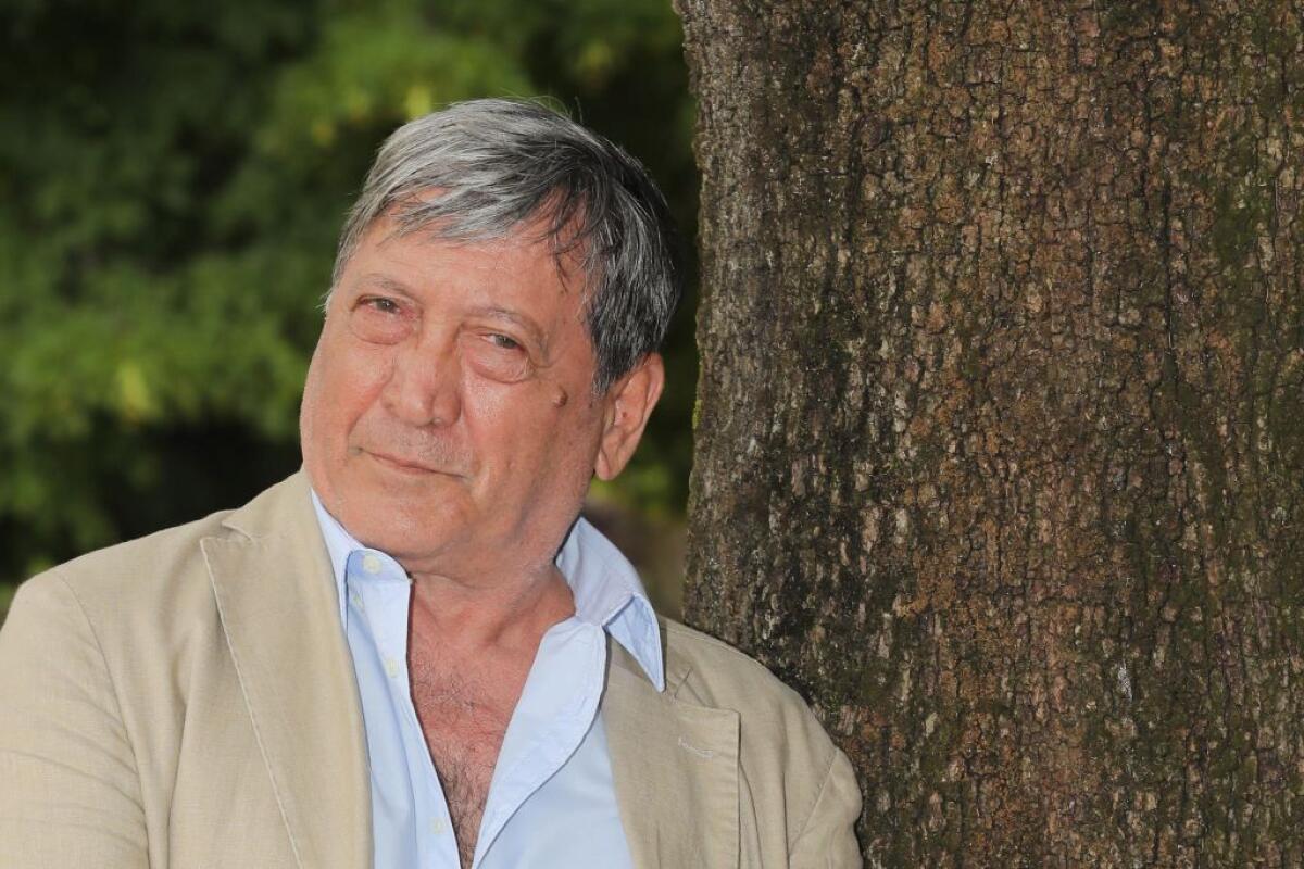 Volo in ritardo, l’attore Tony Sperandeo protesta e viene fatto scendere - 