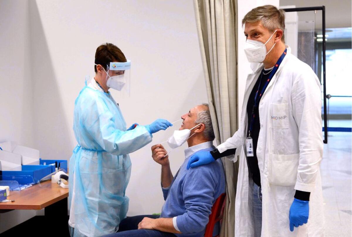 Covid, cala l’incidenza. Nessuna Regione a rischio alto - 