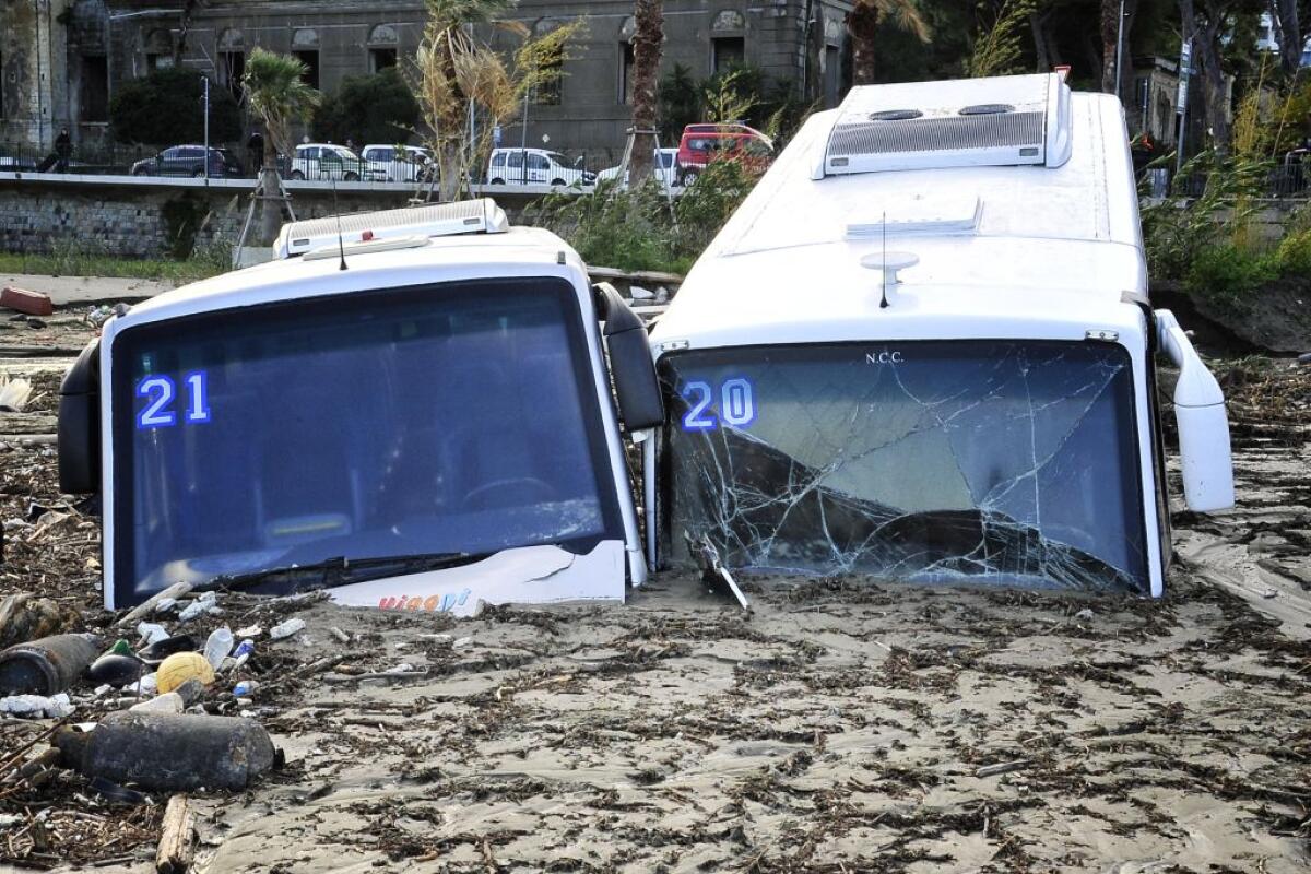 Ischia, Prorogata fino a domani allerta meteo. 341 cittadini sfollati - 