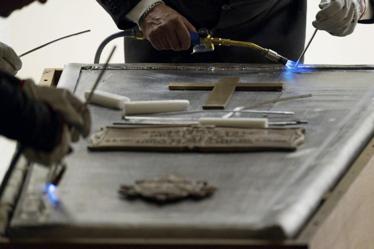 Benedetto XVI, aperte le Grotte Vaticane per omaggio a tomba Ratzinger - 