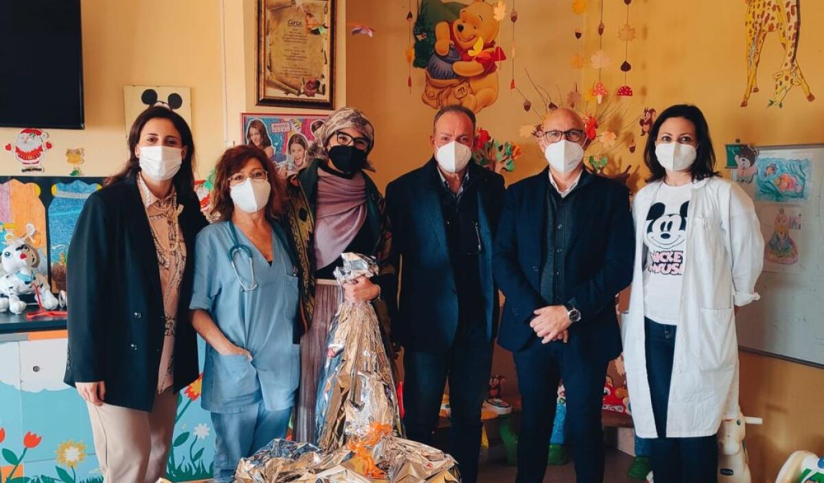 Doni ai piccoli di pediatria, Cna al "Vittorio Emanuele" per un 6 gennaio di serenità - La visita del presidente Incorvaia in pediatria