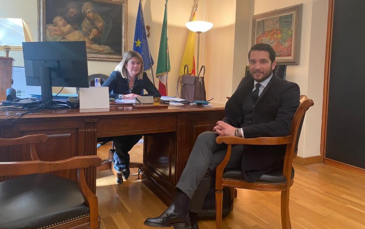 "Nave greca e ottantesimo dello sbarco", incontri in Regione: Incardona, "forte attenzione su caso Gela" - Incardona e l'assessore regionale Amata