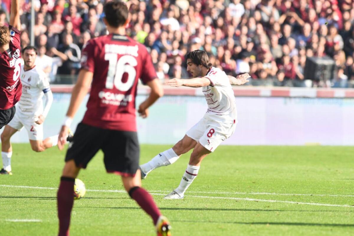 Il Milan vince 2-1 a Salerno con i gol di Leao e Tonali - 