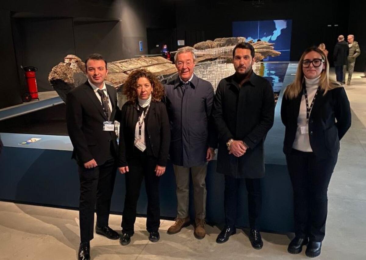 Chiude mostra mito di Ulisse, "ora museo del mare e Eschilo da legare all'80° dello sbarco" - Greco e Incardona alla mostra