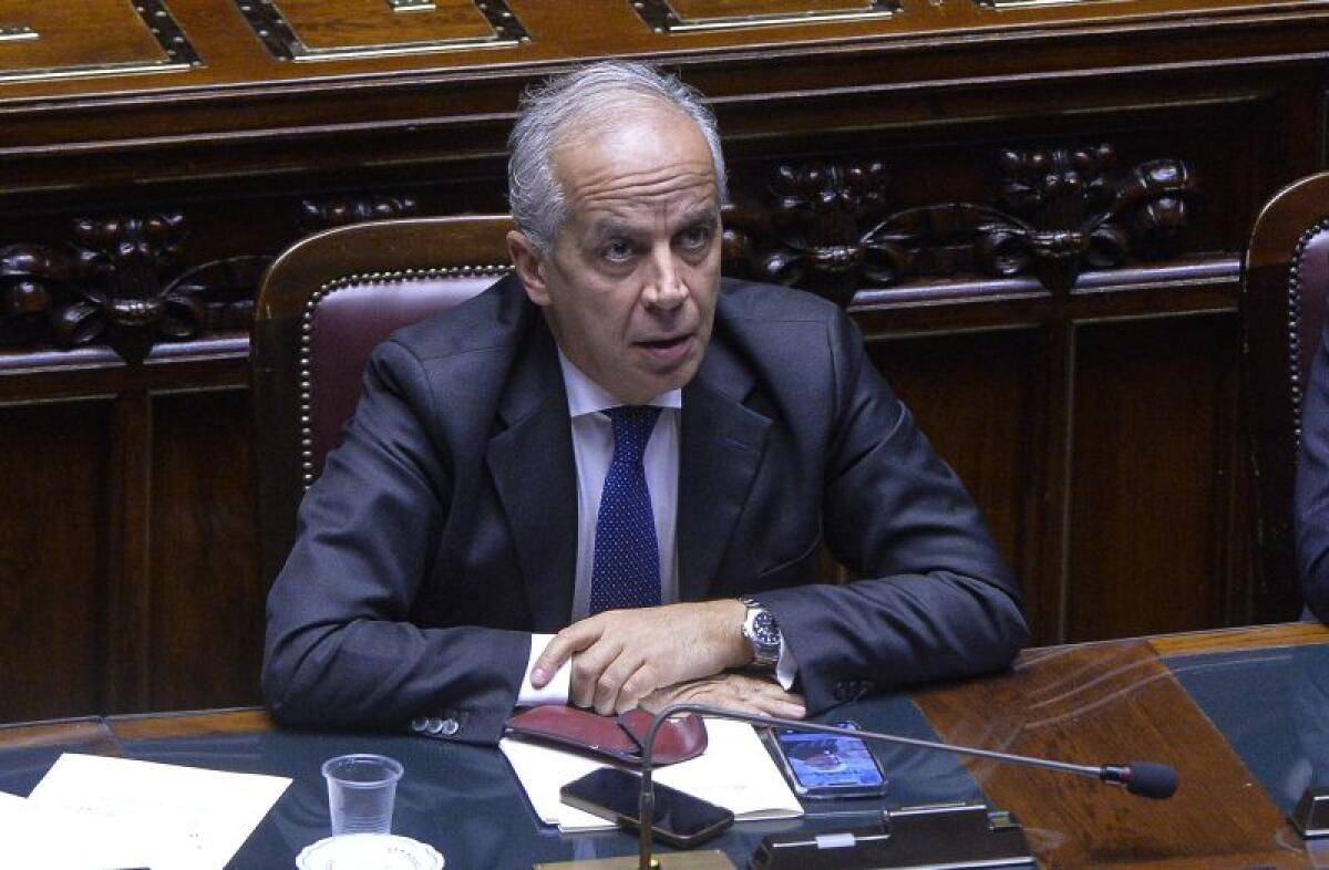 Immigrazione, Piantedosi “Nei primi 2 mesi di governo sbarchi in calo” - 