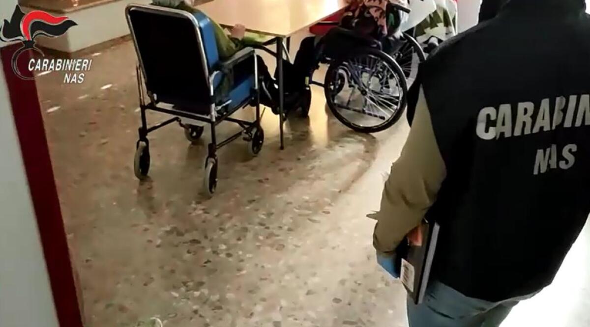 Ispezioni Nas in 607 strutture per anziani, irregolari il 25% - 