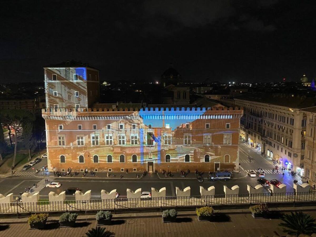 Palazzo Venezia si illumina con le foto di “Roma silenziosa bellezza” - 