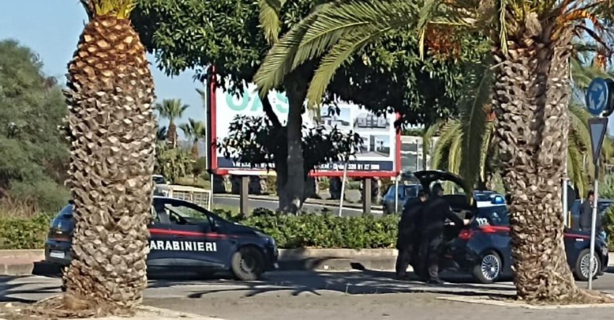 Droga e armi, controlli dei carabinieri in città: denunce e segnalazioni alla prefettura - I carabinieri nella zona di via Falcone