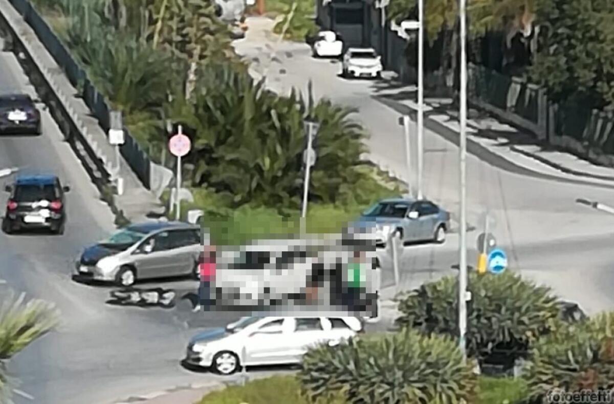 Un altro incidente stradale a ridosso del ponte per Settefarine, anche scooter coinvolto - 