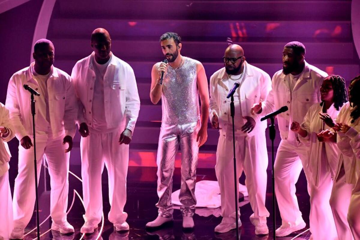 Sanremo, Marco Mengoni vince la serata delle cover - 