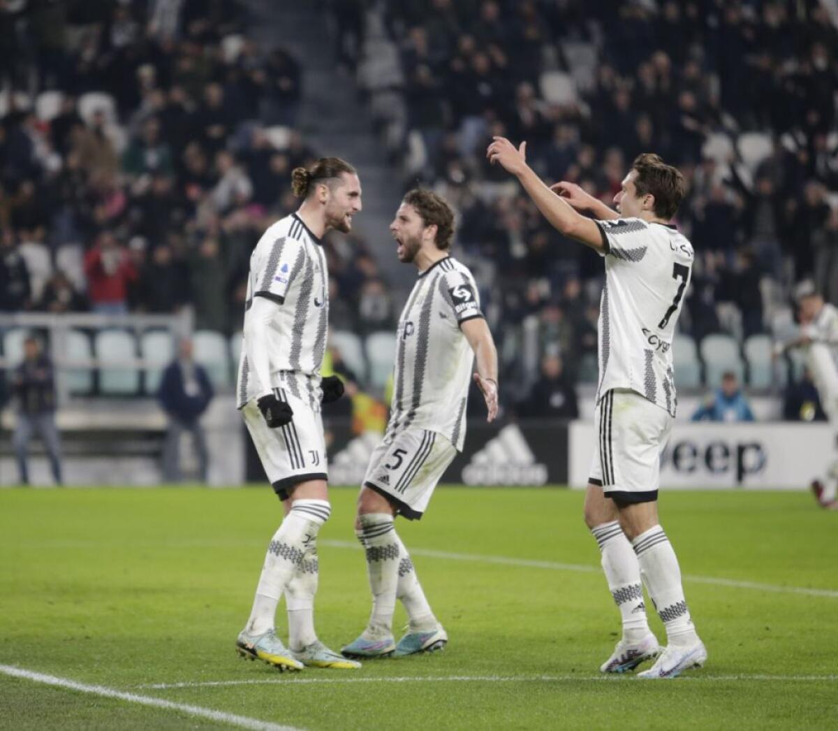 La Juve batte la Fiorentina 1-0, decide un gol di Rabiot - 