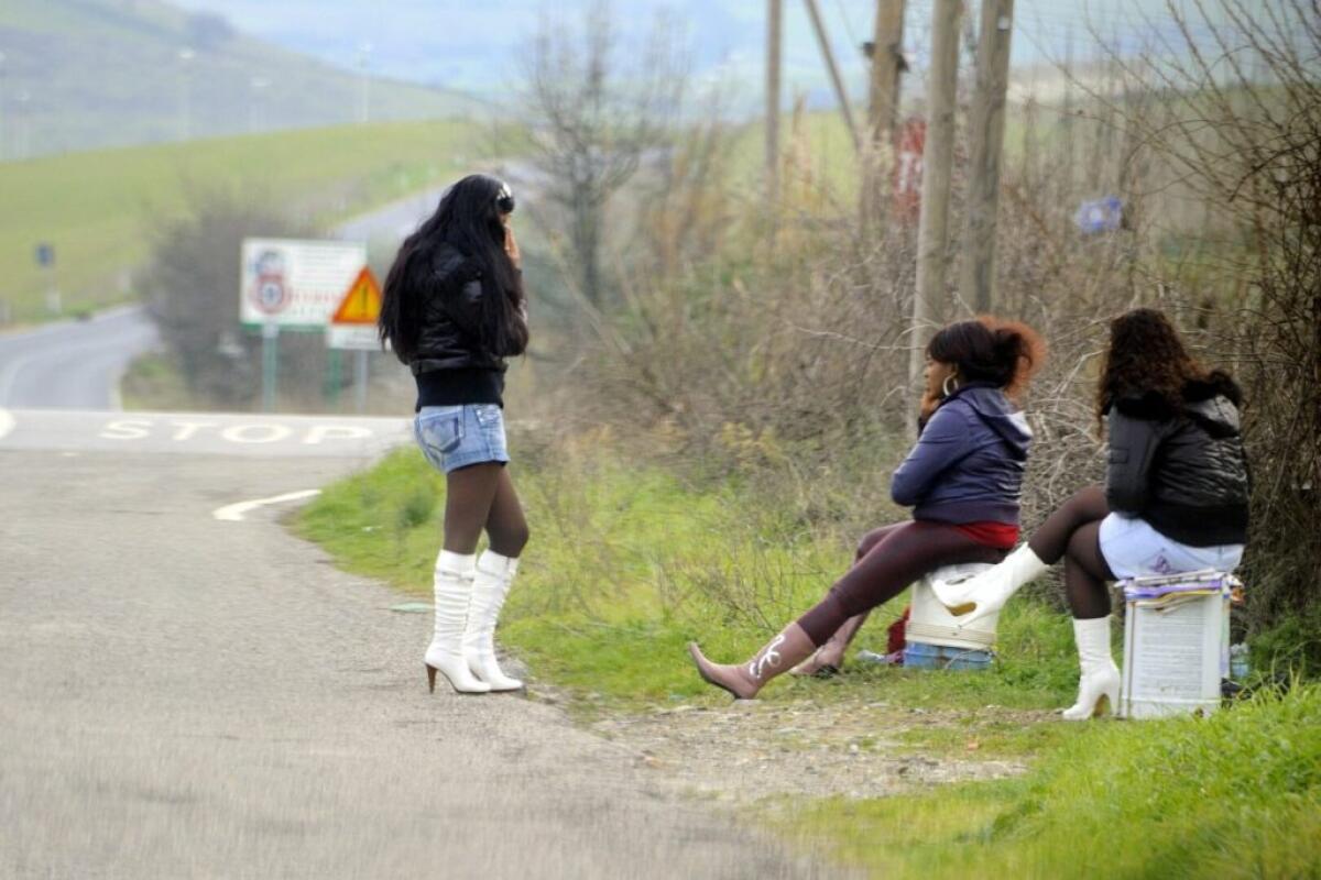 Prostituzione e riti woodoo, arrestata “madame” nigeriana - 
