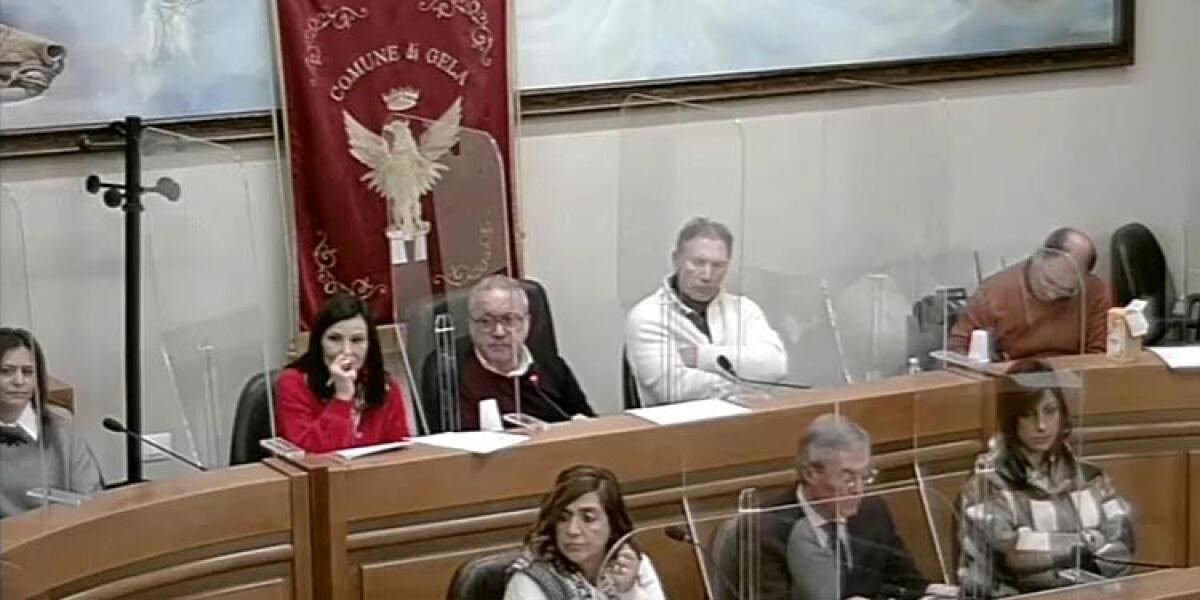 Crisi finanziaria, alta tensione in aula: giunta ha indicato le priorità al dirigente - 