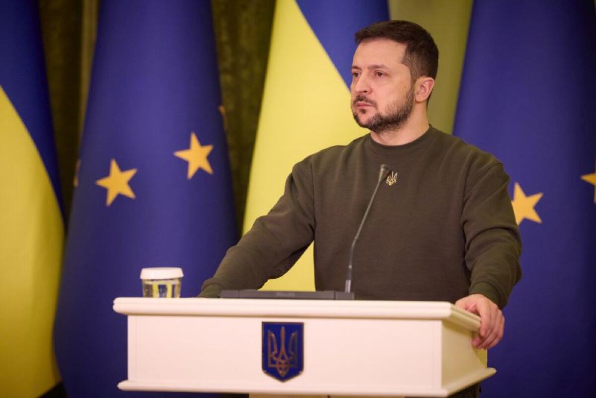 Ucraina, Zelensky “Berlusconi? Non ha avuto casa bombardata dai russi” - 