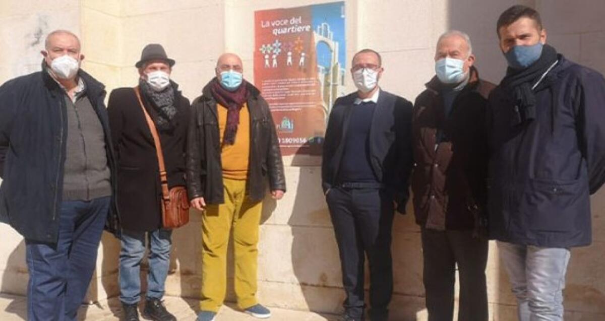 "Dissenso non è contro Terlati e Greco", Comitato San Giacomo: "Non abbiamo funzione politica" - Componenti del comitato San Giacomo insieme all'avvocato Scepi