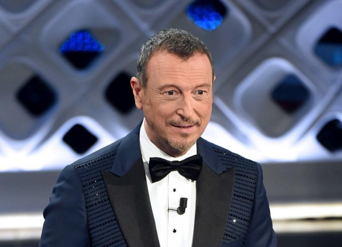 A Sanremo Benigni sul palco e Mattarella in sala - 