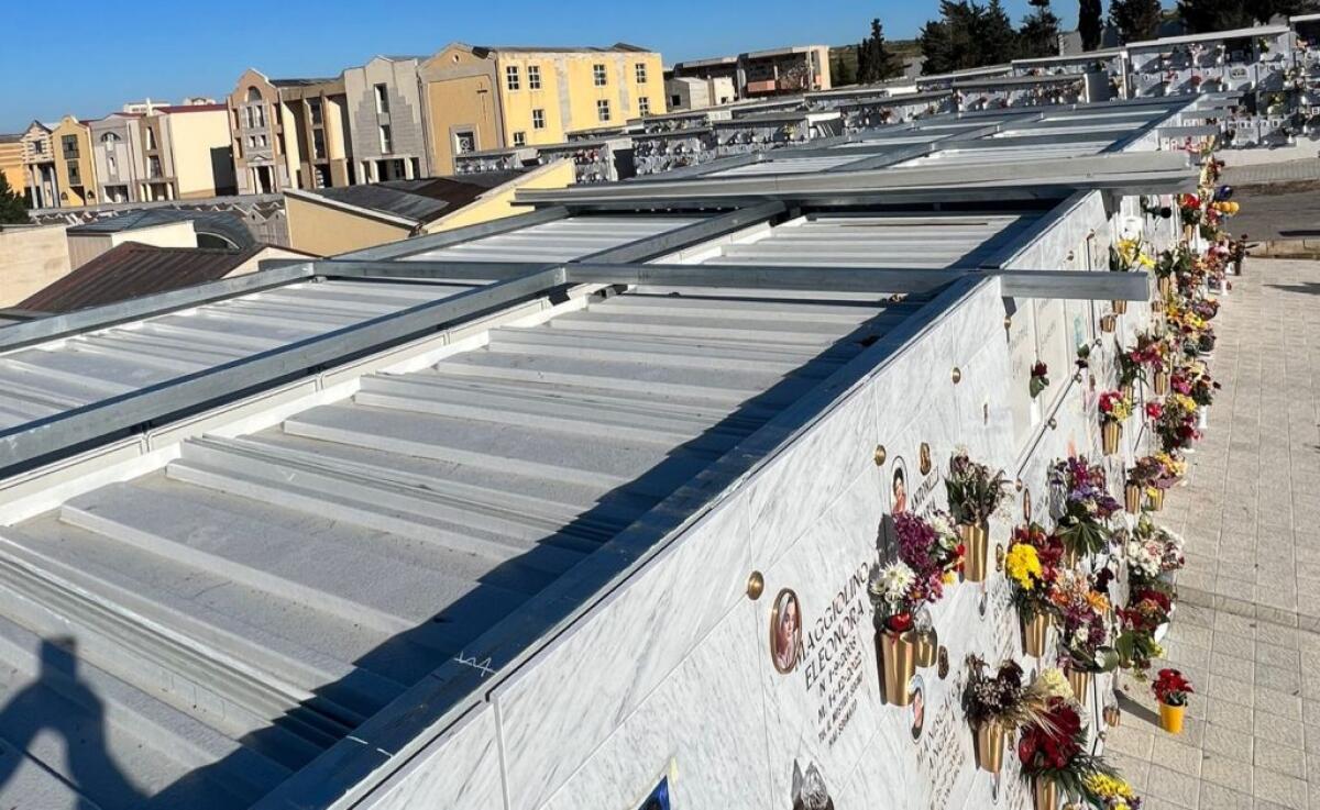 Ladri a Farello, maxi furto: rubati tutti i pannelli di copertura dei nuovi loculi - 