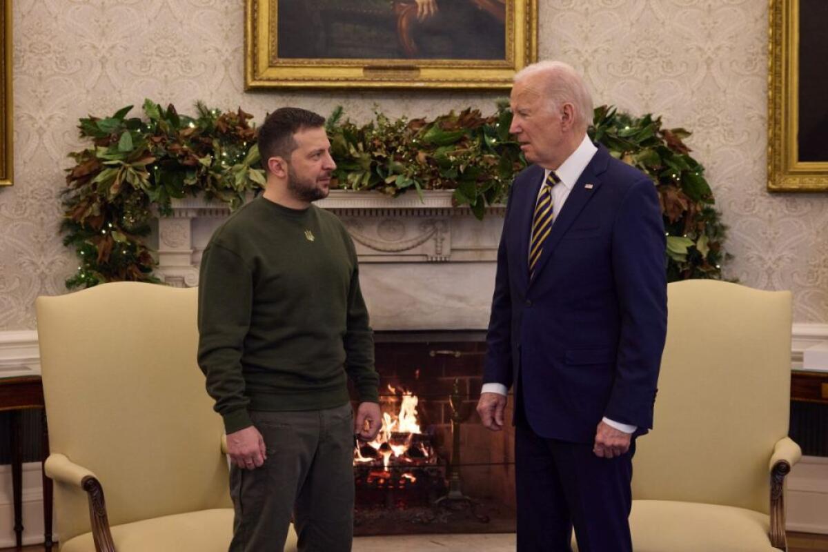Biden a sorpresa a Kiev incontra il presidente ucraino Zelensky - 