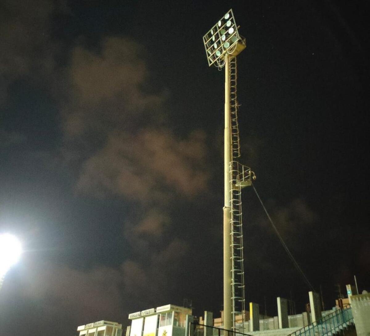 Stadio Vincenzo Presti al buio e senza acqua calda, disagi senza fine - 