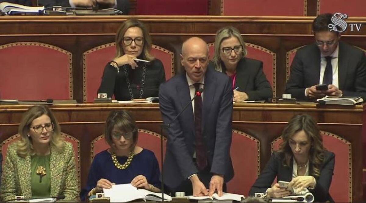 Mobilità in deroga, niente rinnovo: Lorefice, "voto contro i lavoratori di Gela e Termini Imerese" - Lorefice in aula insieme al gruppo grillino