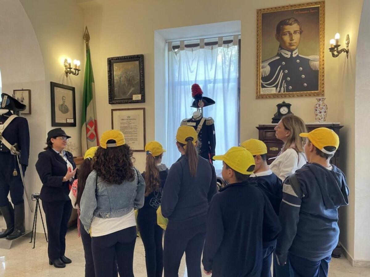 Studenti a scuola di legalità al Comando Legione Carabinieri Sicilia -