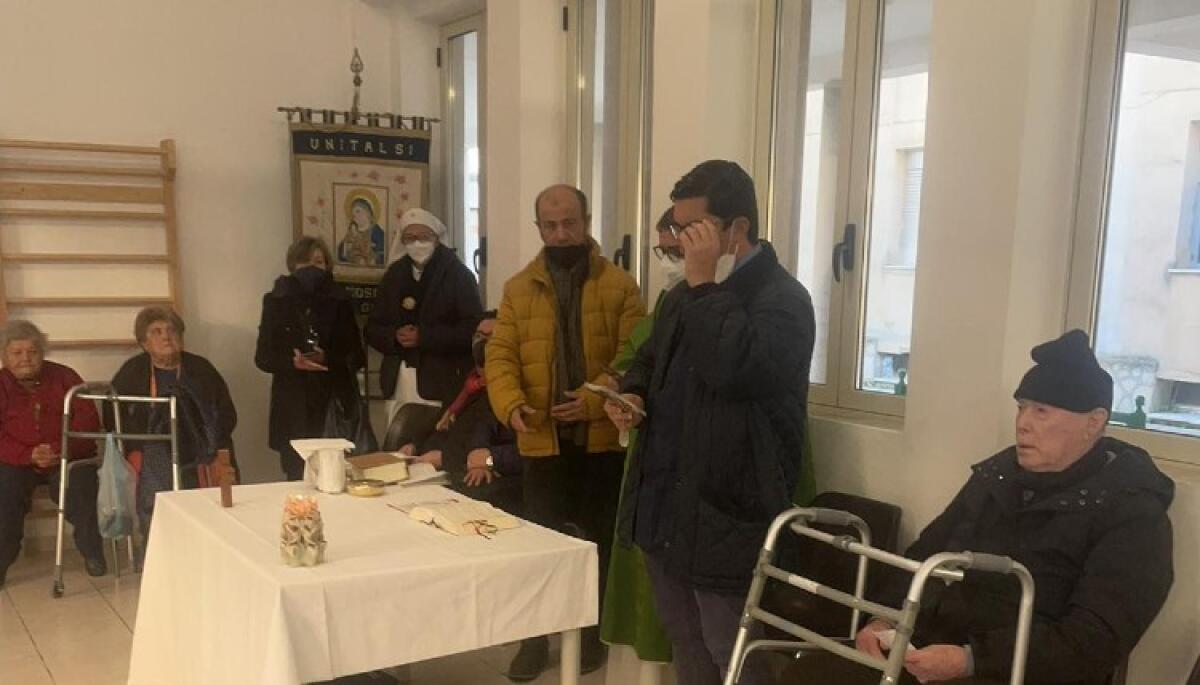 Ipab "Aldisio", messa per la Madonna di Luordes nella giornata mondiale del malato - Un momento della messa all'Ipab "Aldisio"