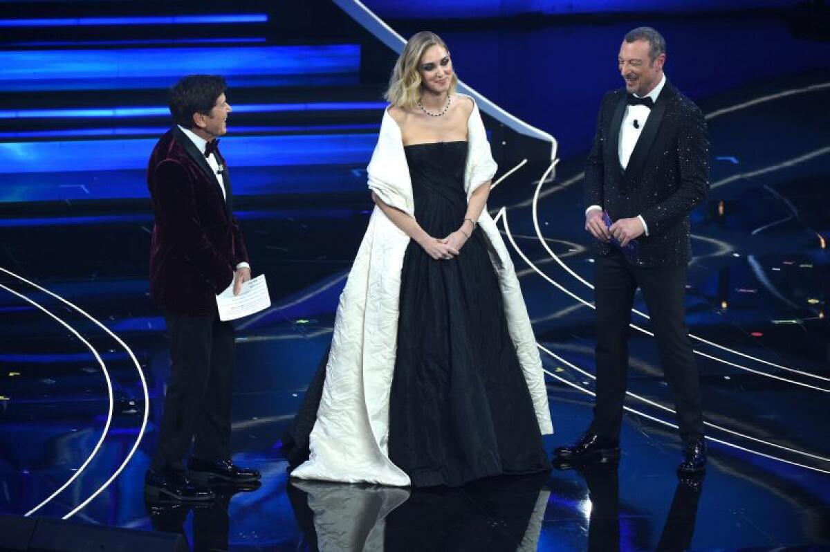 Sanremo al via con Mattarella, Benigni, Ferragni. Blanco distrugge i fiori - 