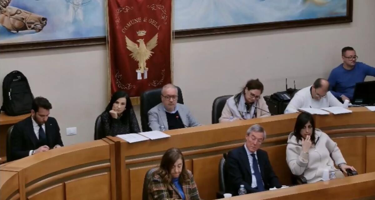 Crisi bilancio, affondo su assenze dirigenti: "Dove sono atti?", Morselli, "c'è chi spettacolarizza" -