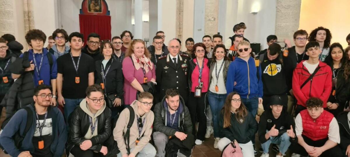 Studenti milanesi a scuola di legalità al Comando Legione Carabinieri Sicilia -