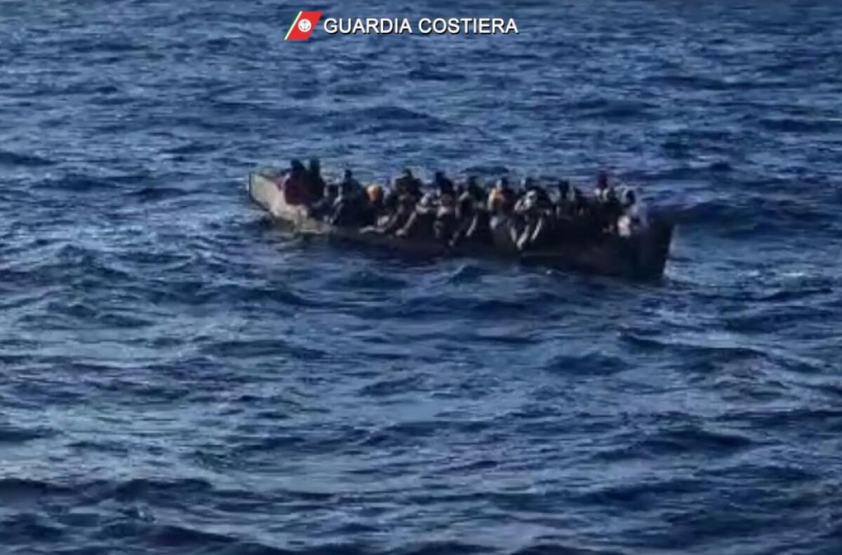 Sbarchi continui a Lampedusa, 20 migranti in salvo e un cadavere - 