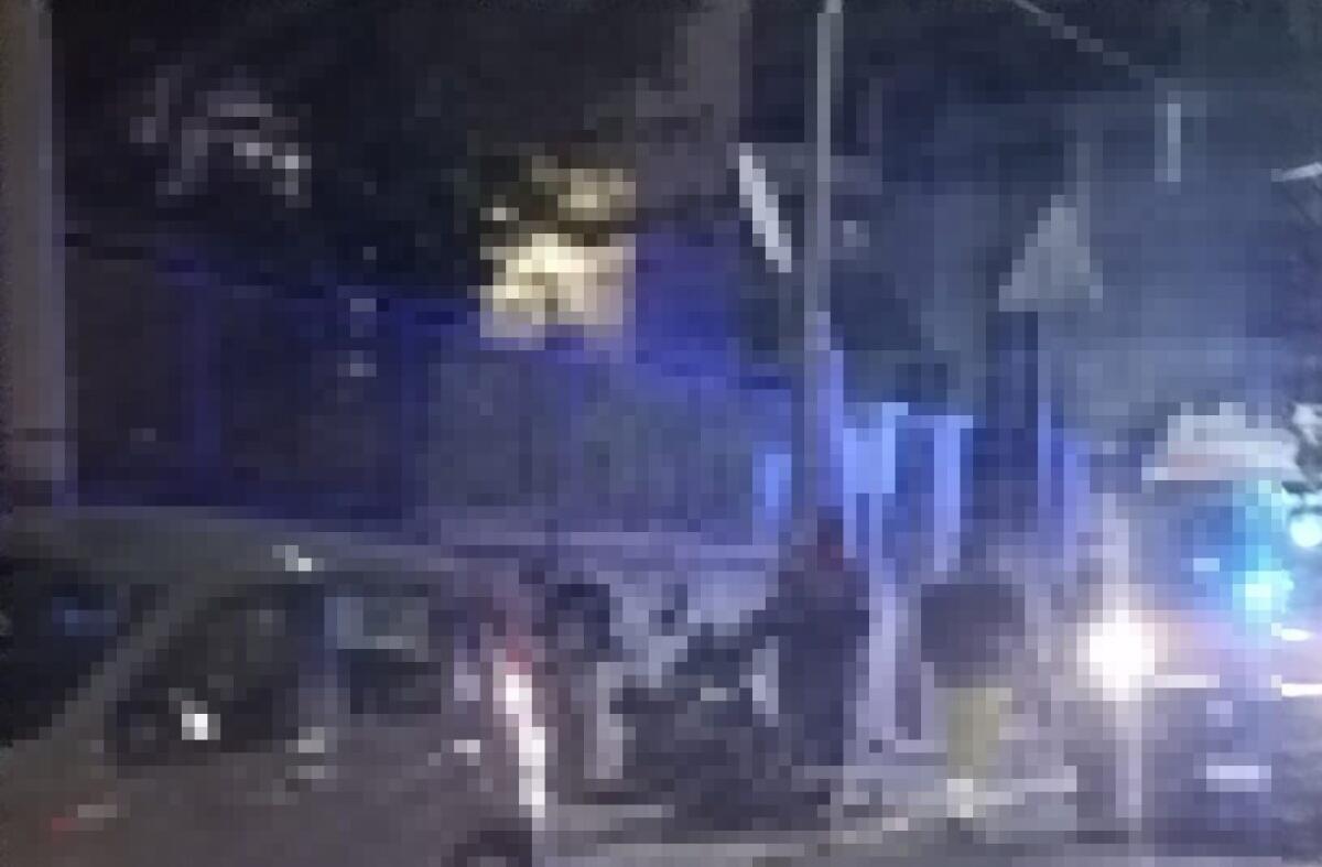 Viale Indipendenza, giovane scooterista ferito: è finito sull'asfalto - 