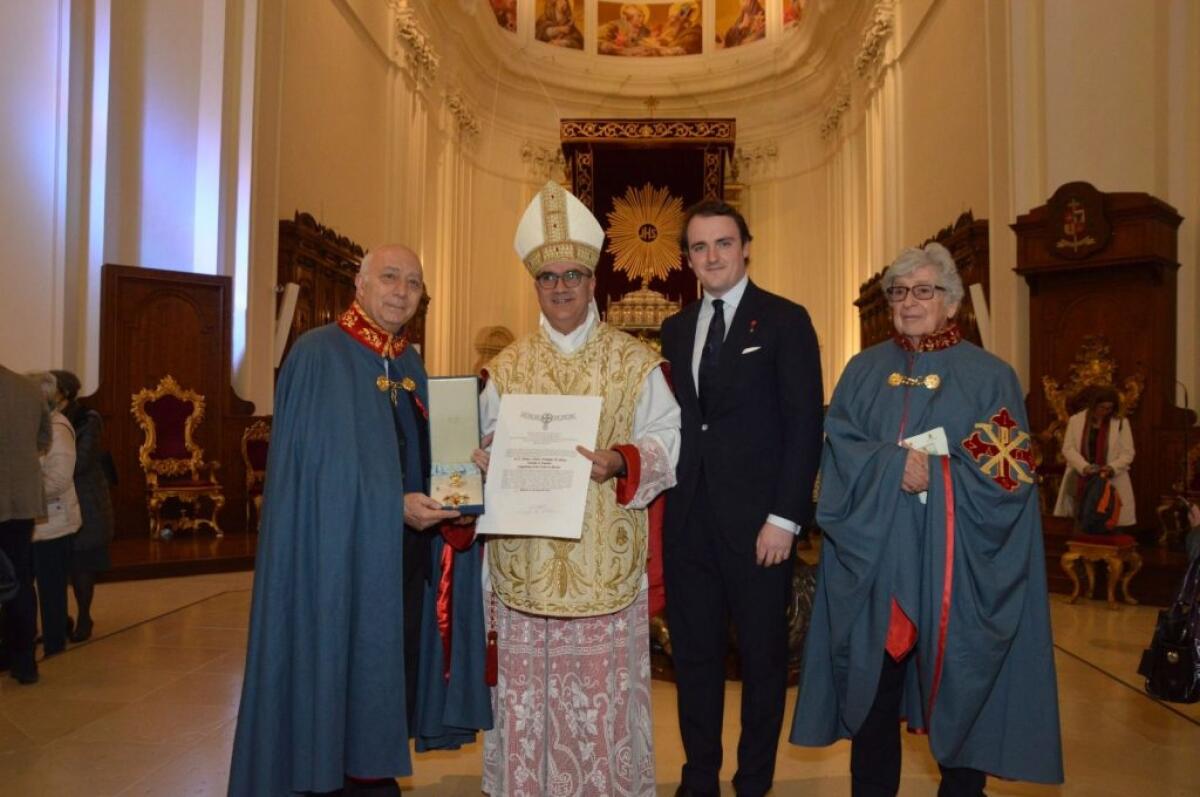 Il Principe Jaime di Borbone consegna la Gran Croce Costantiniana al Vescovo di Ragusa - 
