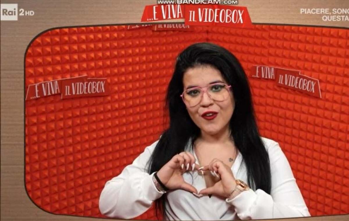 La gelese Noemi Romano al video box di Rai 2 di Fiorello - 