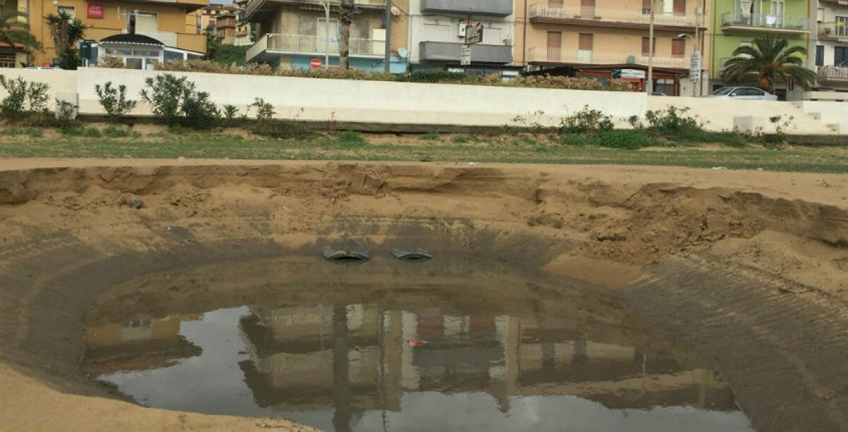 Falla su un tratto del lungomare, tubi senza autorizzazione: assolti Messinese e due funzionari - Una falla si aprì sul lungomare