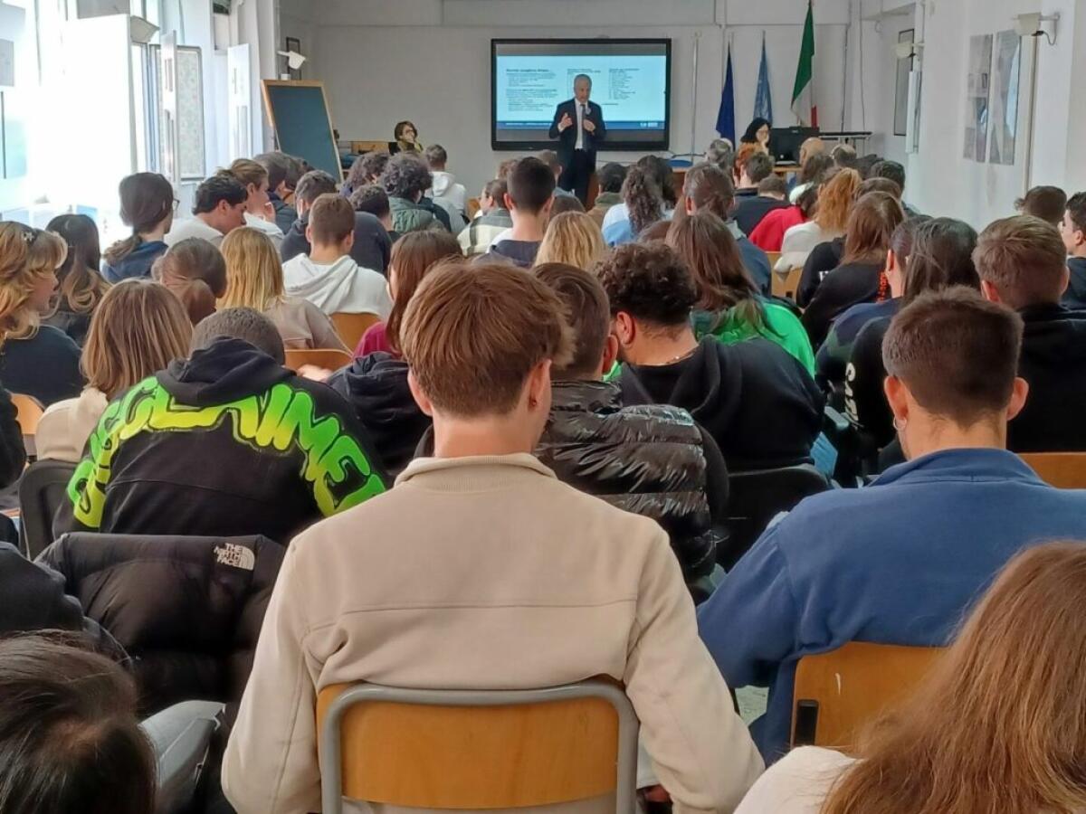 Orientamento universitario, Rettore di Palermo incontra studenti delle scuole superiori - 