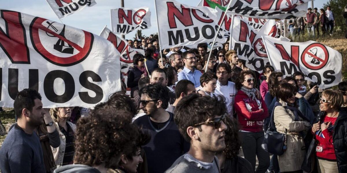 Proteste contro il sistema Muos, aperto dibattimento: ventinove attivisti a giudizio - Una manifestazione contro il sistema Muos (Foto d'archivio)