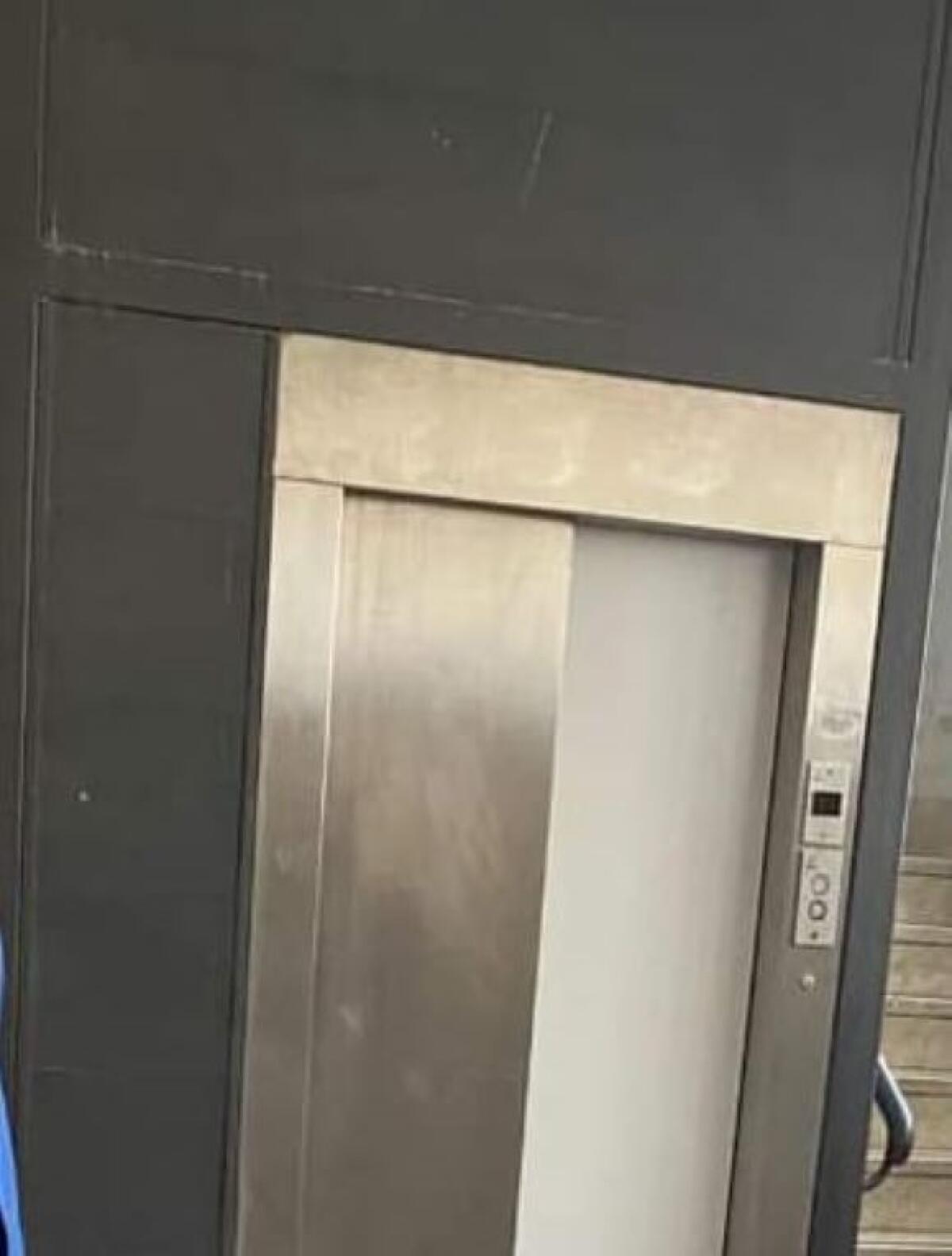 Ascensore guasto in municipio, stanziati fondi per ripararlo: "Basta populismo, si aizza rabbia" - 