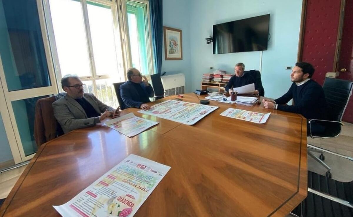 Le “comunicazioni alternative” nella mostra della Toniacci - Un momento della presentazione in Comune