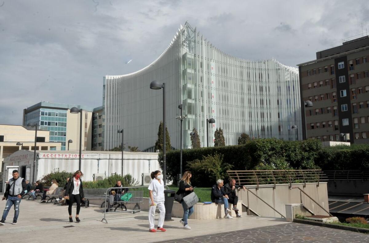 Milano, Silvio Berlusconi dimesso da Ospedale San Raffaele - 