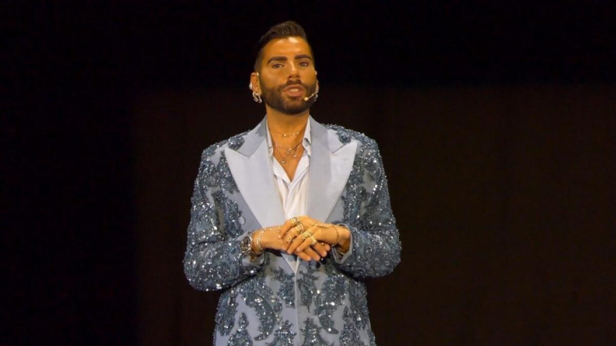 Numeri e riscontri in aumento per Euroform, al teatro "Eschilo" evento con Federico fashion style - Federico fashion style sul palco del teatro "Eschilo"