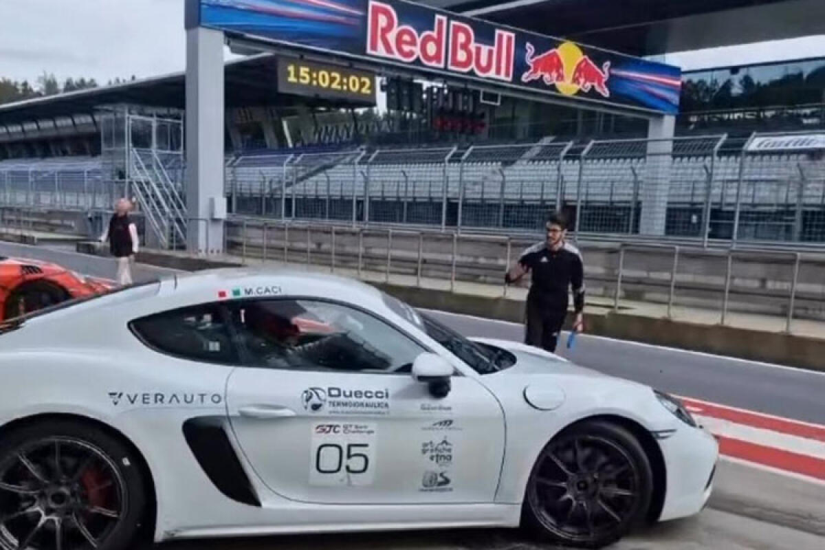 "Gt3isti", Massimo Caci in evidenza al Red Bull Ring tra le "Cayman" - Nella foto in alto: Massimo Caci al suo esordio al Red Bull Ring al volante di una Porsche Cayman Gts del team "Super Lap".
