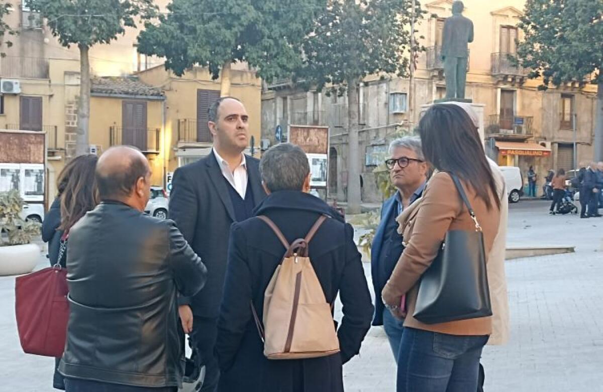 Pef e sfiducia, scadenze imminenti nel pieno della crisi: confronto tra centrosinistra e civici - Civici e consiglieri di centrosinistra fuori dal municipio