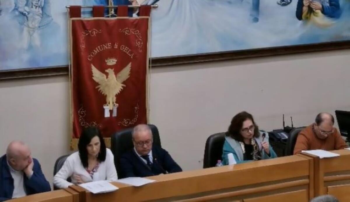 "Dal disavanzo dipenderanno misure da adottare", Ferro: "Ghelas? Non facciamo allarmismo" - Il segretario ha risposto in aula