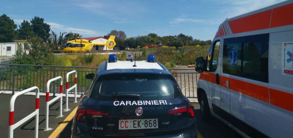Feriti nella zona industriale, entrambi intubati: sono in prognosi riservata - Elisoccorso al "Cannizzaro" di Catania