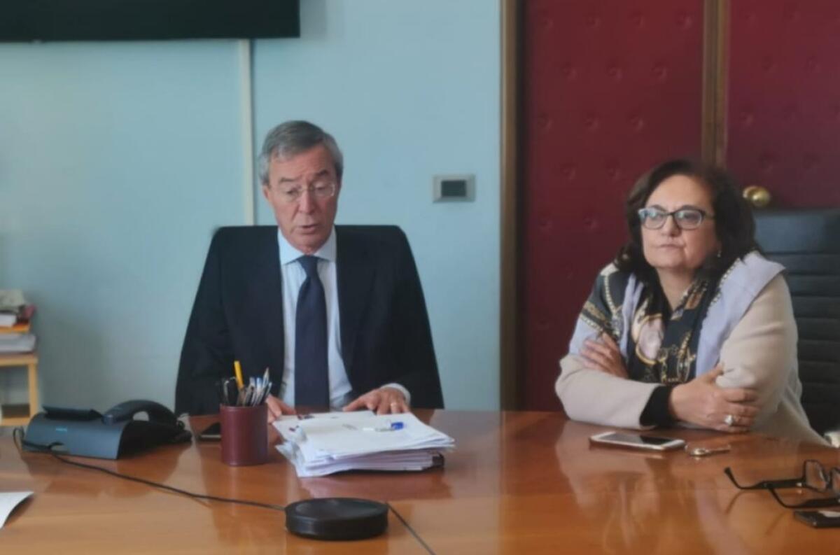 "Su situazione finanziaria nulla da nascondere", Greco: "Pronto a confrontarmi con le forze politiche" - Il sindaco Greco e il segretario generale Carolina Ferro